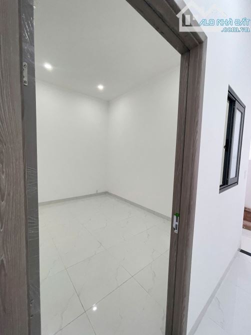 NHÀ LẦU HIỆN ĐẠI PHƯỜNG TÂN TRIỀU - 12