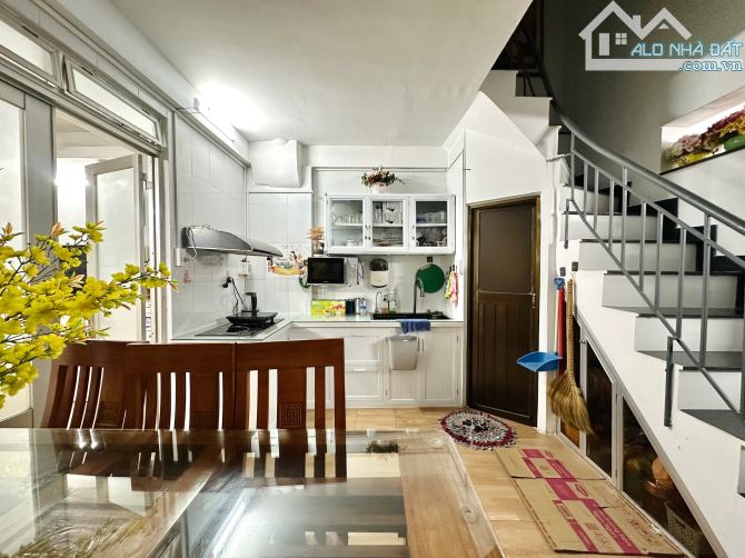 HẺM NHỰA 6M LÊ VĂN SỸ QUẬN 3 - DT: 4.4x17.5M - DÒNG TIỀN 60Tr - NHỈNH 13 TỶ. - 12