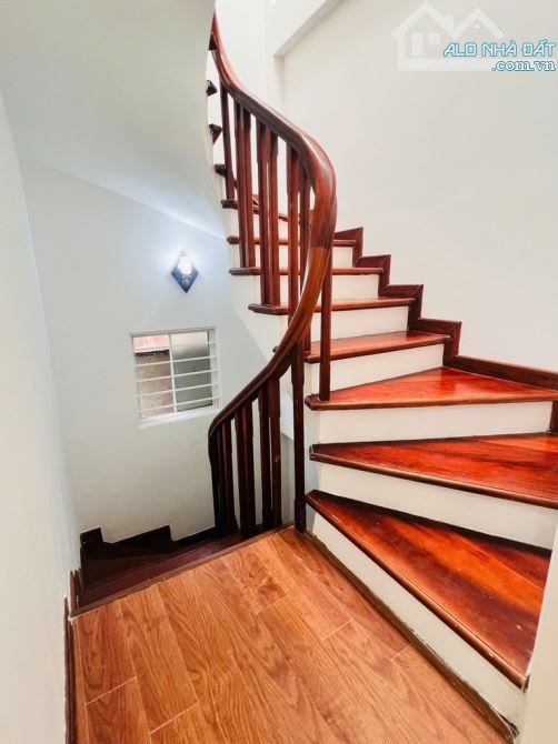Trần Quốc Vượng 35m2 - 5 tầng-giao thông thuận tiện  7,x tỉ - 12