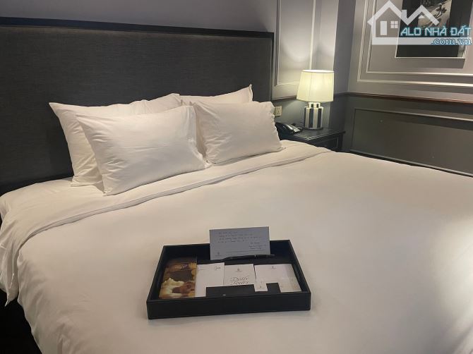 Bán khách sạn Phố cổ, mặt phố Hàng Bè, Cầu Gỗ 160m2, 11 tầng, 4 sao, tuyệt đẹp, 162 tỷ.