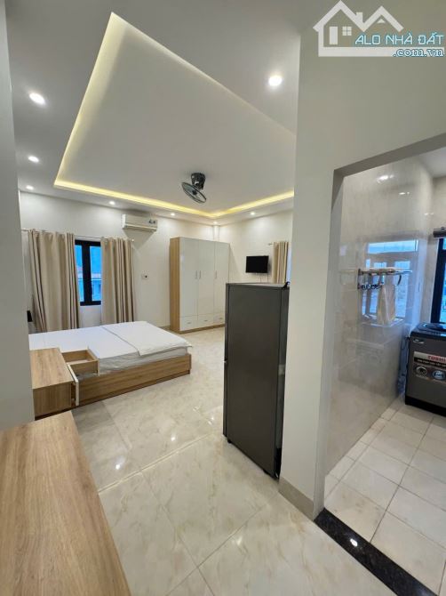 Bán tòa căn hộ 5 tầng, 9 phòng, dòng tiền 45 triệu/tháng, đường 15m Trường Sa. DT 100m2 - 13