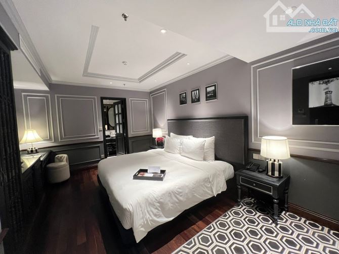 Bán khách sạn Phố cổ, mặt phố Hàng Bè, Cầu Gỗ 160m2, 11 tầng, 4 sao, tuyệt đẹp, 162 tỷ.