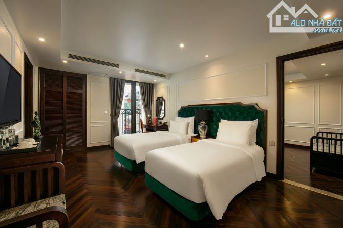 Bán khách sạn mặt phố Hàng Gai 170m2 x 11 tầng- 40 phòng - Giá 195 tỷ. Dòng tiền 2.8 tỷ/th - 14