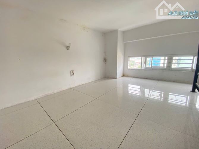 Trống Phòng Ban Công Riêng_Ở liền_view SÂN BAY_Giá từ 3tr8/tháng_30m2 - 14