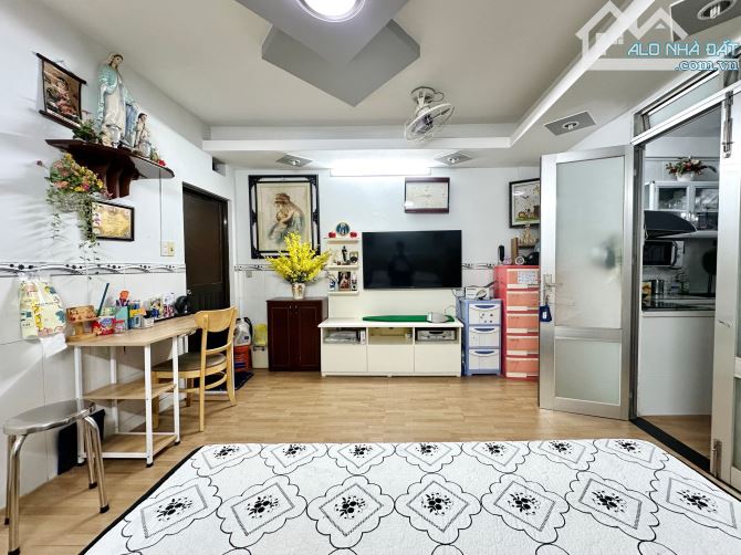 HẺM NHỰA 6M LÊ VĂN SỸ QUẬN 3 - DT: 4.4x17.5M - DÒNG TIỀN 60Tr - NHỈNH 13 TỶ. - 14