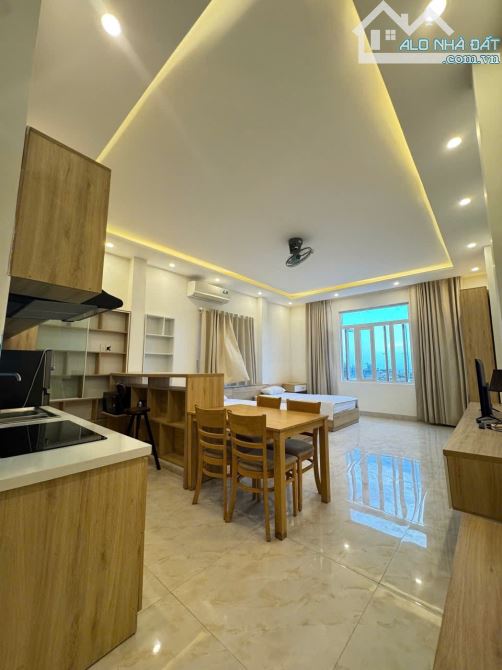 Bán tòa căn hộ 5 tầng, 9 phòng, dòng tiền 45 triệu/tháng, đường 15m Trường Sa. DT 100m2 - 15
