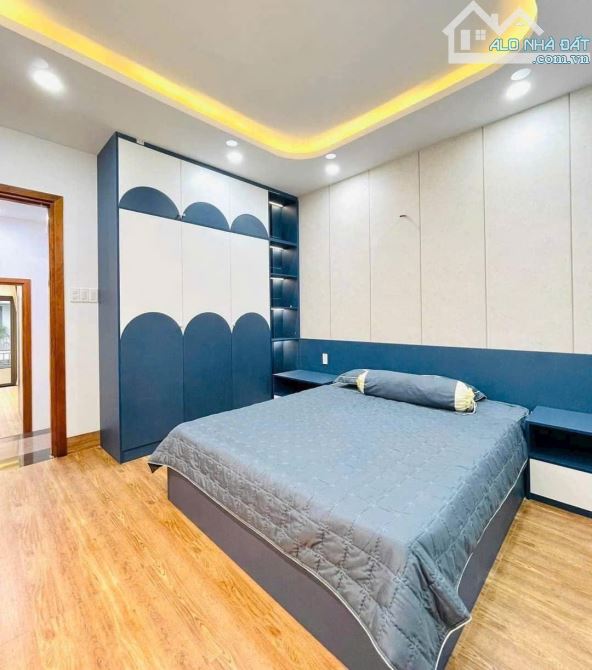 4 tỷ còn 3 tỷ 750. Bán nhà 60m² gần hồ bơi Vân Đồn. Xây 1 trệt lửng 3 lầu, hẻm 6m. Sổ sẵn - 17