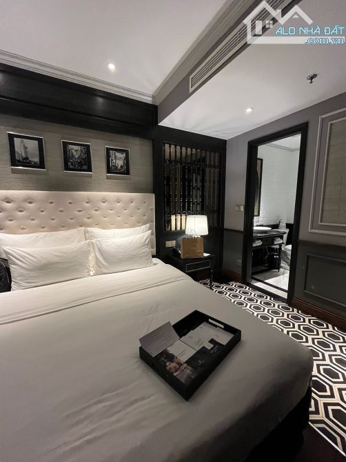 Bán khách sạn Phố cổ, mặt phố Hàng Bè, Cầu Gỗ 160m2, 11 tầng, 4 sao, tuyệt đẹp, 162 tỷ.