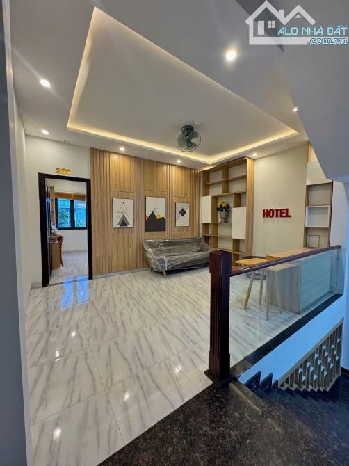 Bán tòa căn hộ 5 tầng, 9 phòng, dòng tiền 45 triệu/tháng, đường 15m Trường Sa. DT 100m2 - 19