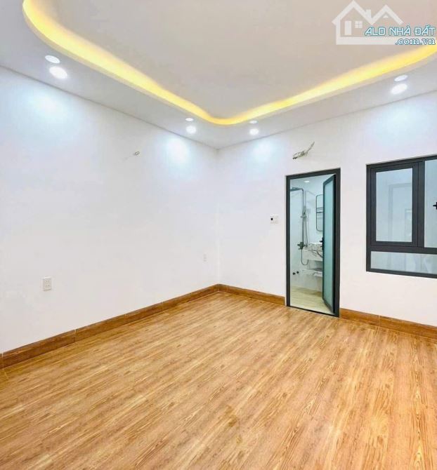 4 tỷ còn 3 tỷ 750. Bán nhà 60m² gần hồ bơi Vân Đồn. Xây 1 trệt lửng 3 lầu, hẻm 6m. Sổ sẵn - 19