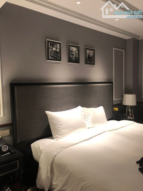 Bán khách sạn Phố cổ, mặt phố Hàng Bè, Cầu Gỗ 160m2, 11 tầng, 4 sao, tuyệt đẹp, 162 tỷ.