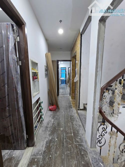 Bán CCMN Mai Dịch, 90m² x 9 tầng, MT 8m 32 phòng khép kín, dòng tiền 300tr/tháng - 2