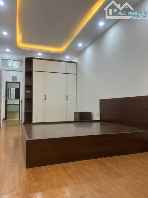 Bán Nhà Tại Thượng Thanh Long Biên  5 Tầng Không Gian Rộng Vị Trí Kim Cương | 5,5 Tỷ - 2