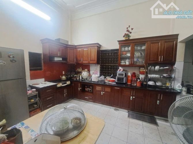 BÁN NHÀ MẶT PHỐ LẠC LONG QUÂN 290m2 - MT 8.2m - 135 TỶ - VỈA HÈ - KINH DOANH CỰC ĐỈNH - 2