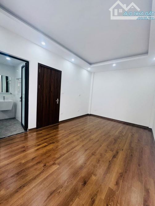 Bán Nhà  Tại Đàm Quang Trung Long Biên | 5 Tầng Mặt Tiền Rộng  Vị Trí Kim Cương | 7,6 Tỷ - 2