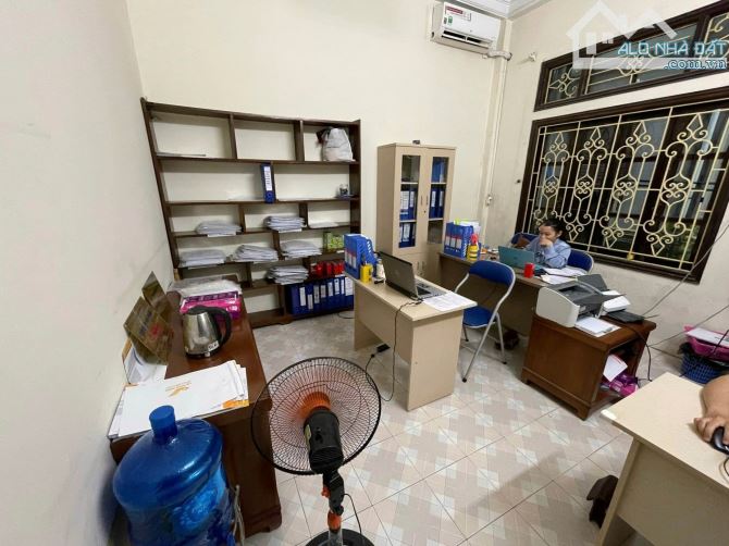 Cực hiếm, nhà phân lô, ô tô đậu cửa, 6T cao thoáng, phố Trần Quốc Hoàn, Cầu Giấy, giá nhô - 2