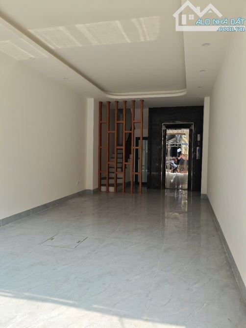 Bán Nhà Mặt Ngõ Ô Tô 101 Phố Trạm, Thang Máy, Ngõ Thông DT: 41m/7 Tầng/12 Tỷ - 2