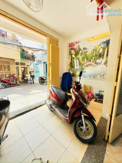 Phạm Thế Hiển P3Q8, nhà đẹp dân trí cao, nhỉnh 4 tỷ, 75m2 - 2