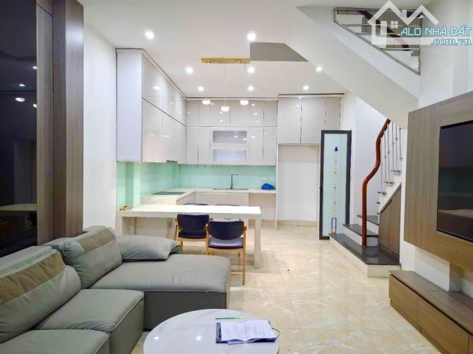 🏡 LÊ ĐỨC THỌ – Nhà 5 tầng, full nội thất , Ô Tô Đỗ Cổng – Chỉ hơn 9 tỷ! ✅ Diện tích 40m² - 2