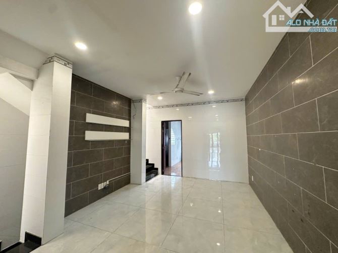 Nhà Xây Tâm Huyết – Rộng Thoáng – Ngay Thạnh Lộc 37 – 5.x Tỷ TL - 2