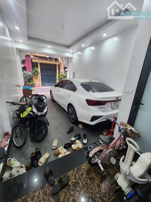 TRUNG TÂM QUẬN HAI BÀ TRƯNG- Ô TÔ TRÁNH, VÀO NHÀ - THANG MÁY, NÔI THẤT NHẬP KHẨu- NHà ĐẸP - 2
