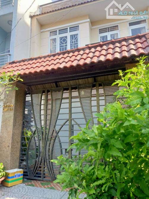 Bán Nhà Quận 12 cách QL1A 500m - 3 tầng - Giảm Sốc 290 Triệu, Giá Mới 8.2 Tỷ - 112m² - 2