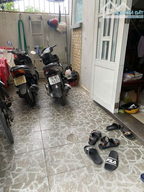 Bán nhà 3 tầng hẻm Lê Hồng Phong, Nha Trang. Gần Coop Mart. Giá 3,1 tỷ thương lượng - 2