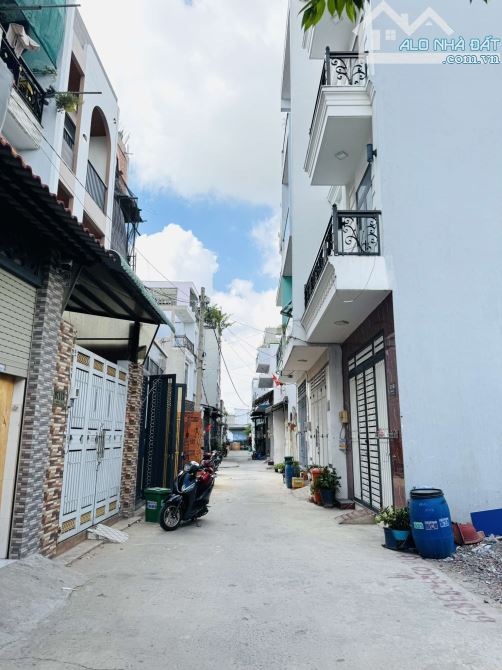 1 LÔ DUY NHẤT NGAY HƯƠNG LỘ 2 GẦN BỆNH VIỆN QUẬN BÌNH TÂN - HẺM XE HƠI THÔNG. CHỈ HƠN 3 TỶ - 2