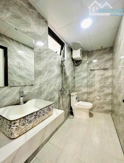 SIÊU GẤP: NHÀ 5 TẦNG, THANG MÁY, 2 MẶT NGÕ, SỔ ĐỎ 43M PHỐ TRẦN KHÁT TRÂN, Ô TÔ CÁCH 10M - 2