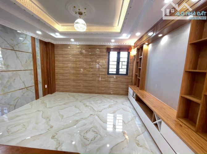 Bán Nhà Mặt Tiền Cửu Long Quận Tân Bình DT: 230M2 Kết cấu: Trệt 3 Tầng, Giá bán: 37 Tỷ - 2