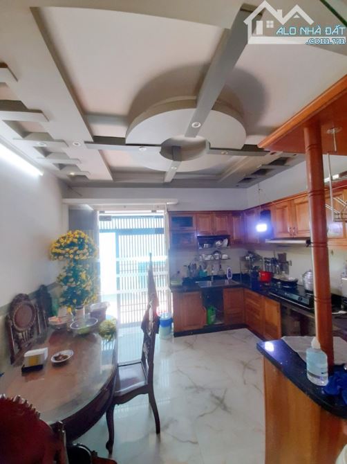 SIÊU PHẨM - 100M2 - 8X12,5M 3 TẦNG SÂN THƯỢNG 6PN 7WC - NGAY CẦU NHỊ THIÊN ĐƯỜNG Q8 - 8.2T - 2