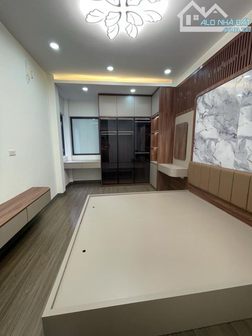 Siêu đẹp Tam Trinh, Hoàng Mai:35m2,5 Tầng, chỉ 5.9 Tỷ, gần phố, giá êm - 2