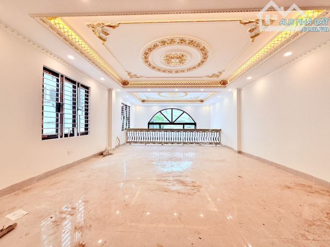 Bán nhà bát khối 61/80m2 xây 7 tầng , thang máy gara ôtô vỉa hè đá bóng - 2