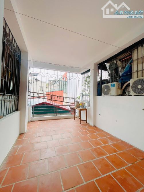 Bán nhà phố Nguyễn Lương Bằng - Đống Đa, ngõ thông, nội thất cơ bản, kinh doanh, Giá tốt - 2