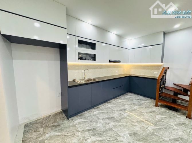 NHÀ ĐẸP Ở LUÔN PHỐ TÂN KHAI - HOÀNG MAI - Ô TÔ ĐỖ 43m2 chỉ hơn 2tỷ - 2