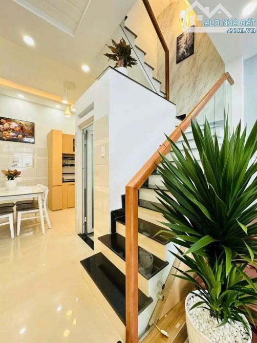 Siêu phẩm 3 tỷ Đ.Phạm Văn Hai, P3, Q.Tân Bình, 70m2, sẵn HĐ thuê tiện kinh doanh, SHR - 2