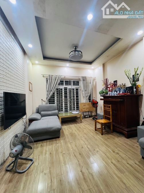 BÁN NHÀ ĐẸP DÂN XÂY TRUNG LIỆT-THÁI HÀ - 33M2- 5T - MT 5.3M GIÁ CHỈ 9 TỶ - 2