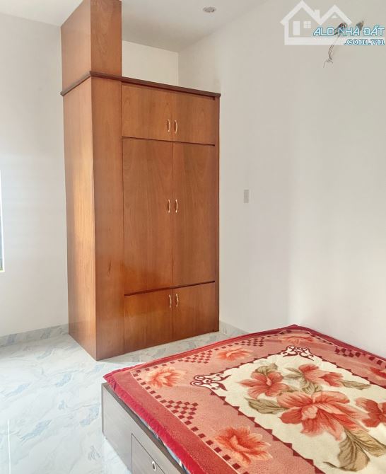 Cho thuê nhà góc ôm cua 2 mặt tiền gần Lý Thái Tổ - 2