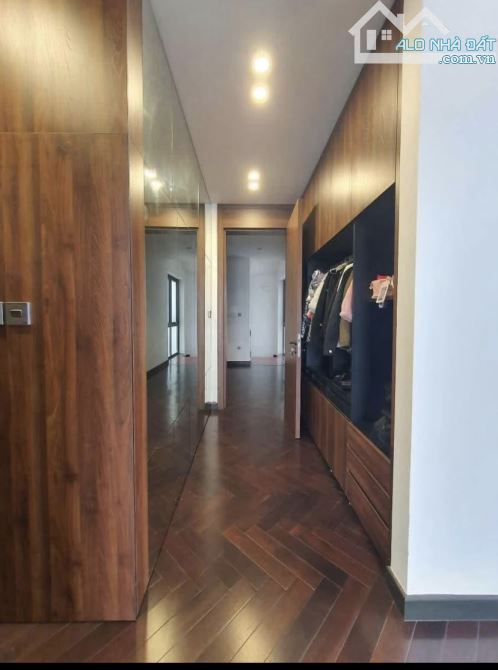 CẦN BÁN BIỆT THỰ PHỐ BỒ ĐỀ - VIEW HỒ - DIỆN TÍCH 180M² - GIÁ CHỈ 18 TỶ - 2