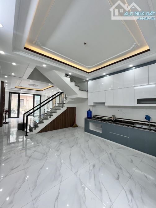 Bán nhà 4 tầng Khu tái định cư Hồ Đá đương 10 m ngay trung tâm phường Sở Dầu Hồng Bàng - 2