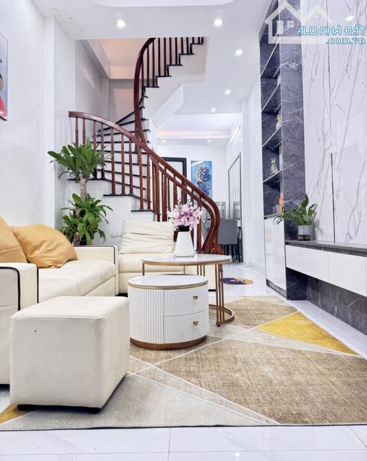 Vĩnh Hưng- LÔ GÓC, OTO QUA CỔNG- 34m2- 5 tỷ 9 - 2