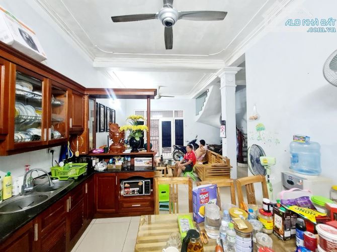 BÁN NHÀ PHỐ NGUYỄN SƠN - 58M2X4 TẦNG, MT 6,6M- 11,2 TỶ. - 2