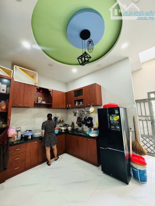 Nhà Hẻm Ô tô Đường Chiến Lược, 3 Lầu, 3 P.Ngủ, Sổ Hồng Hoàn Công đầy đủ - 5.6 tỷ (T.Lượng) - 2