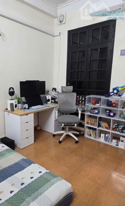 Siêu phẩm Cầu Giấy, ô tô vào nhà, ngõ nông _ 50m2_ mặt tiền 5.9m. - 2