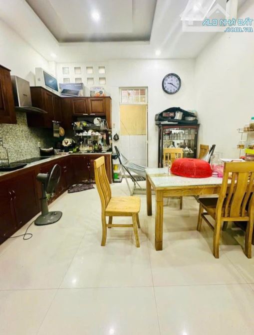BÁN NHÀ 3 TẦNG ĐẸP – 5x17m – Ô TÔ VÀO TẬN NHÀ – GẦN CHỢ PHẠM THẾ HIỂN, QUẬN 8 – CHỈ 7.5 TỶ - 2