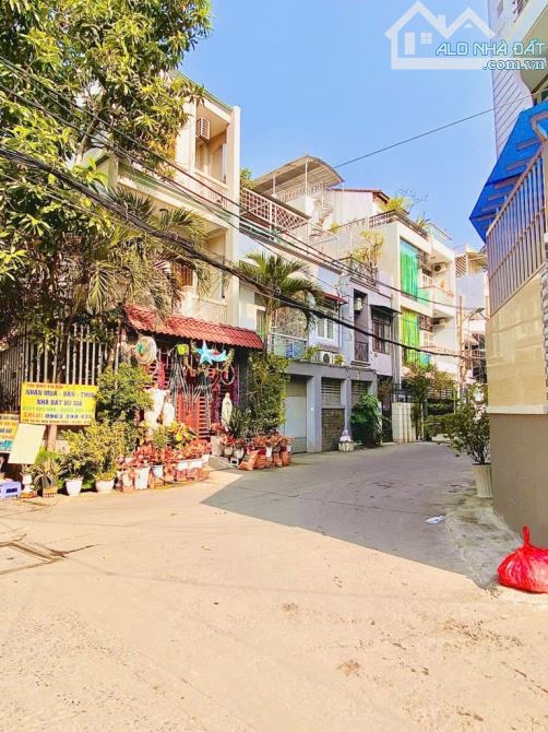 BÁN NHÀ BÙI ĐÌNH TUÝ, BÌNH THẠNH - HẺM XE TẢI - GẦN HÀNG XANH - 5 TẦNG - 50M2 - NHỈNH 9 TỶ - 2