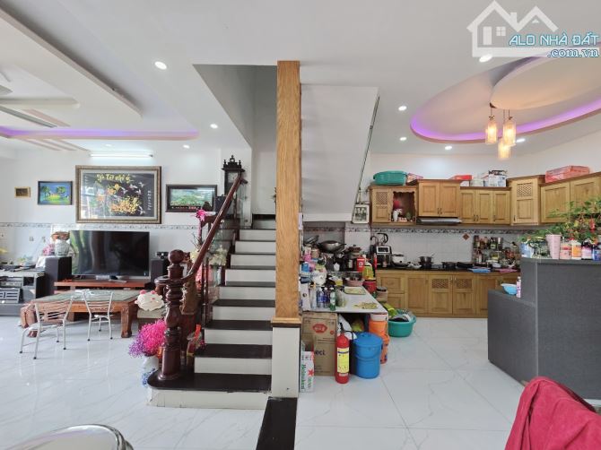 nhà lô góc 2 mặt tiền cực kỳ đẹp, khu dân cư văn minh đáng sống. - 2