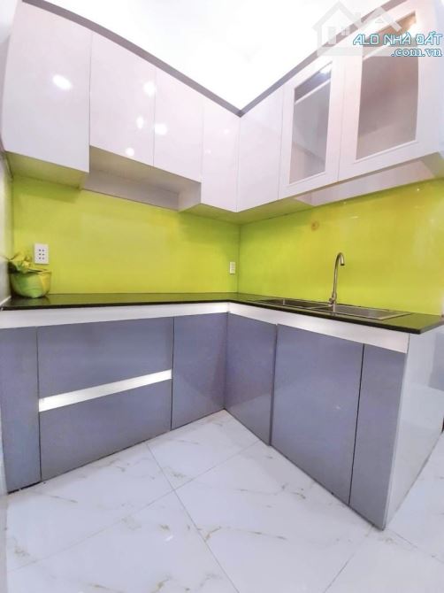 **Bán nhà p2, Tân Bình** hẻm Nguyễn Trọng Tuyển (4,3*10) 3 tầng - 6 tỷ - 2