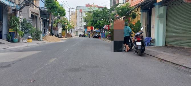 MẶT TIỀN 16M HUỲNH THỊ HAI QUẬN 12 - NHÀ CẤP 4, HƠN 115M2, NGANG 7M, GẦN ĐẠI HỌC GTVT. - 2