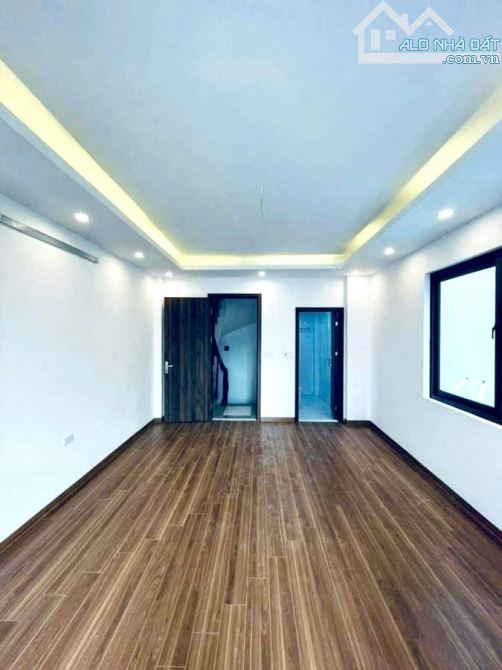 Siêu Phẩm Nhà Đẹp Tại Nguyễn Văn Cừ 5 Tầng Mặt Tiền Hoa Hậu Không Gian Rộng | 6,4 Tỷ - 2